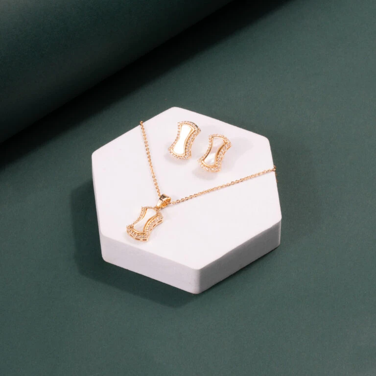 Elegant Mint Mother of Pearl Pendant Set